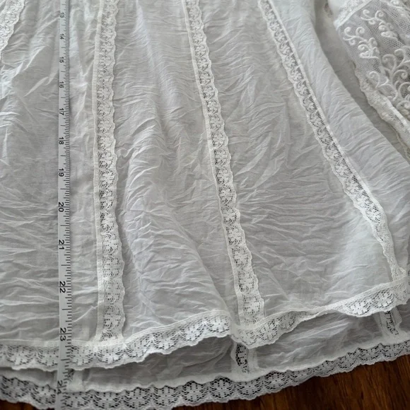 BCBGMaxazaria Cotton and Silk Lace Blouse with Floral Detailing and 3/4 Sleeves - Picture 9 of 10